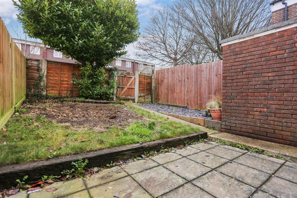 20 Flint Close gar3.jpg