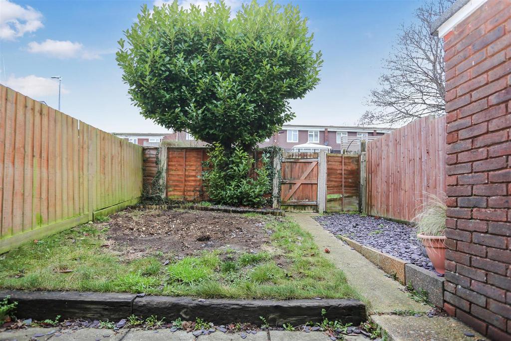 20 Flint Close gar.jpg