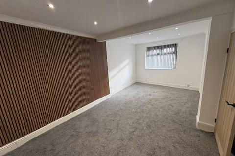 4 bedroom detached house to rent, 44 Park Road Gorseinon Swansea