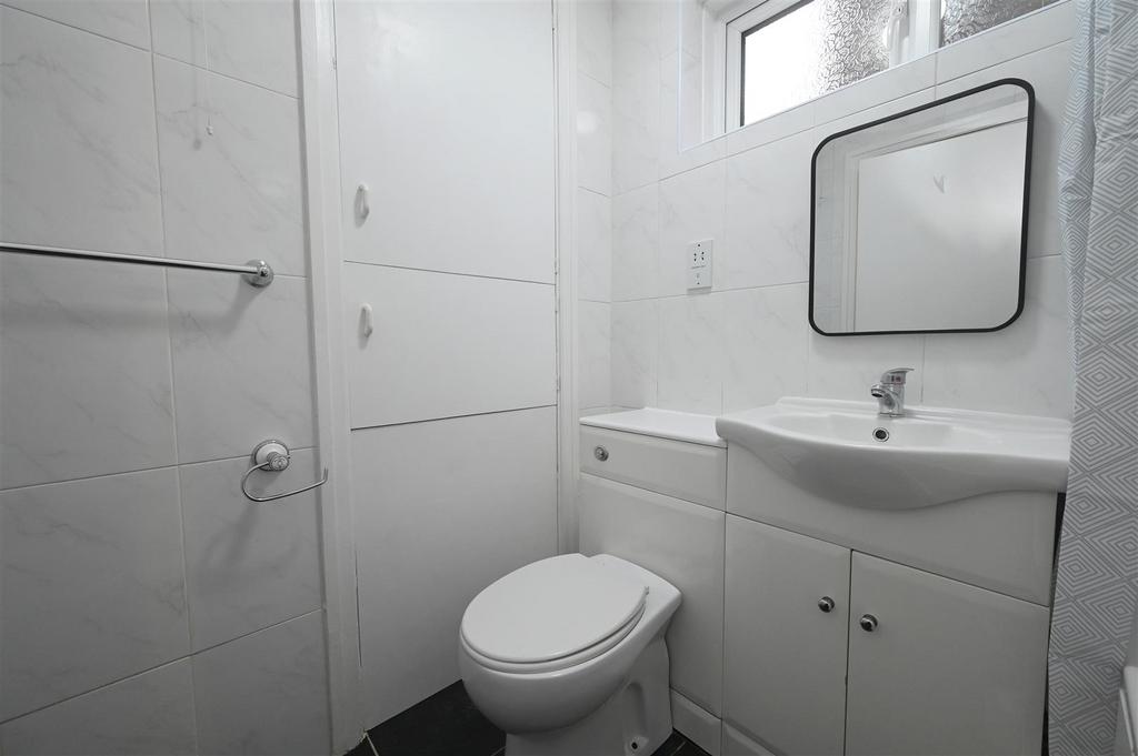 Bathroom1.JPG