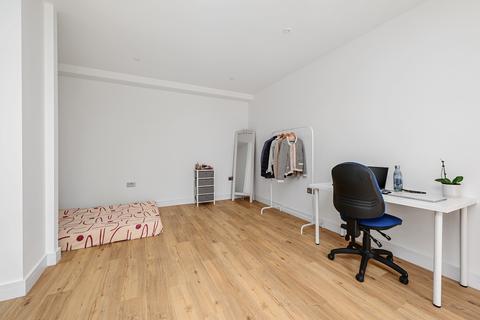 undefined, Farnborough Road, Farnborough, GU14