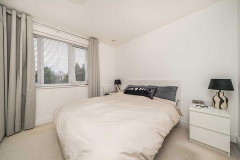 undefined, Hythe Road, Surbiton KT6