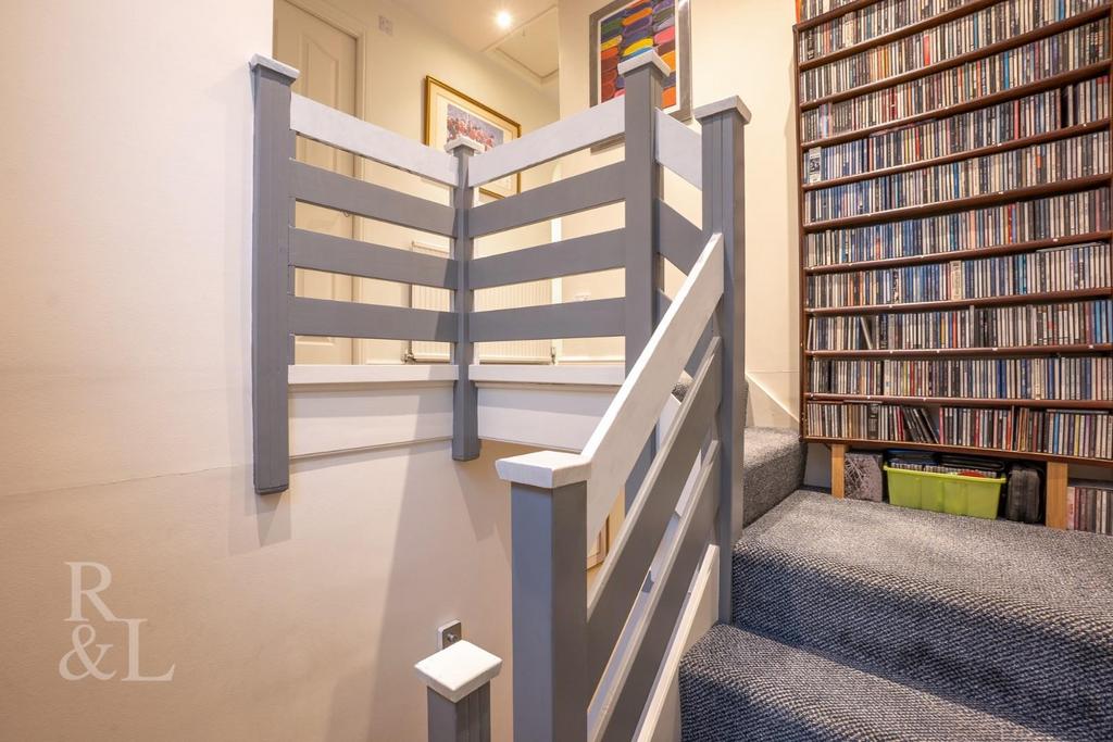 34 Cambrian Way (14).jpg