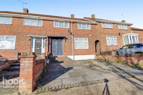 3 bedroom terraced house for sale, Ashbourne Road, Noak Hill