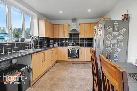3 bedroom terraced house for sale, Ashbourne Road, Noak Hill