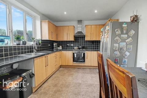 3 bedroom terraced house for sale, Ashbourne Road, Noak Hill