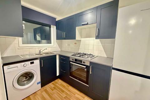 2 bedroom flat to rent, Somercoates Close, Barnet EN4
