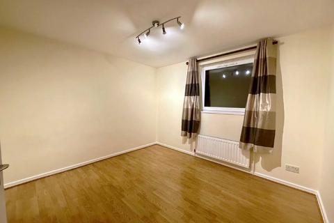 2 bedroom flat to rent, Somercoates Close, Barnet EN4
