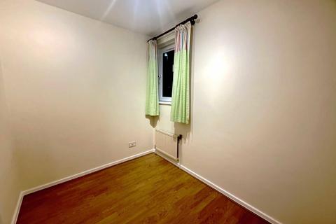 2 bedroom flat to rent, Somercoates Close, Barnet EN4