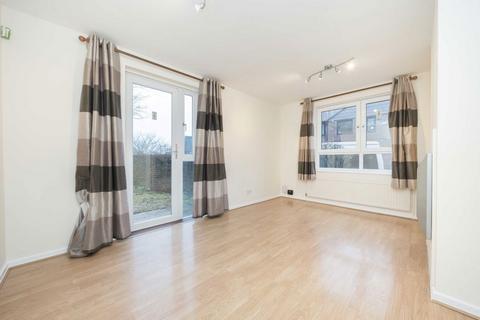 2 bedroom flat to rent, Somercoates Close, Barnet EN4
