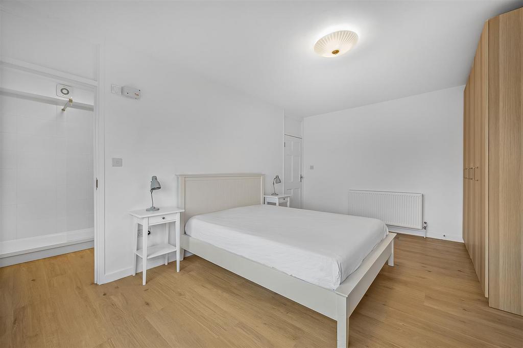 Bedroom1 (2).jpg
