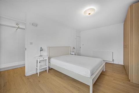 2 bedroom flat to rent, West Heath Avenue, London, NW11