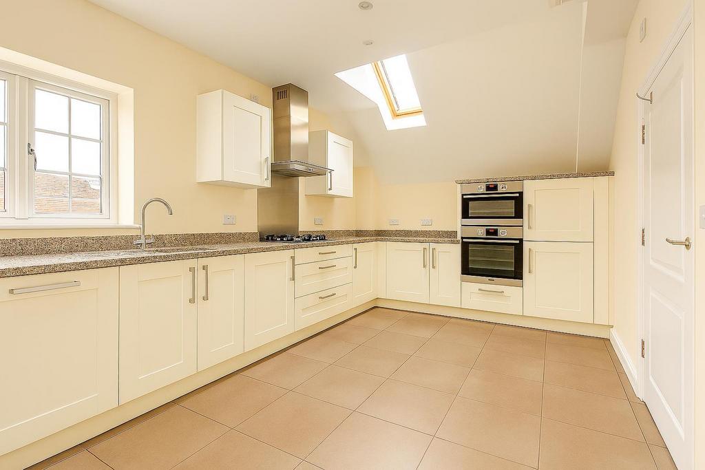Kitchen 1.jpg
