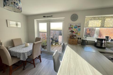 3 bedroom semi-detached house for sale, Campbell Vale, Salisbury SP4