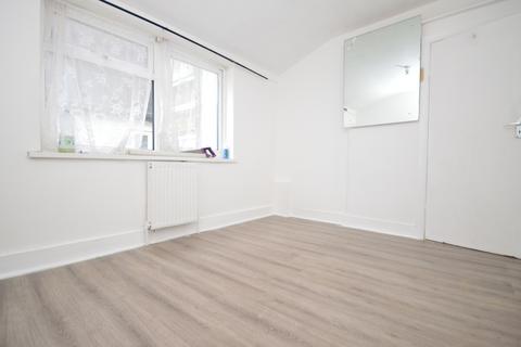 4 bedroom terraced house to rent, Cruikshank Road, Stratford, E15 1SR