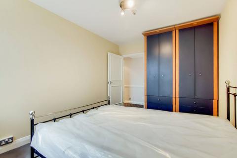 3 bedroom flat to rent, Sullivan Close, Battersea, London, SW11