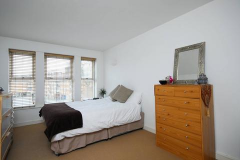 2 bedroom flat to rent, Barrington Court, Stockwell, London, SW4