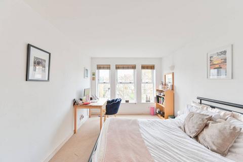2 bedroom flat to rent, Barrington Court, Stockwell, London, SW4