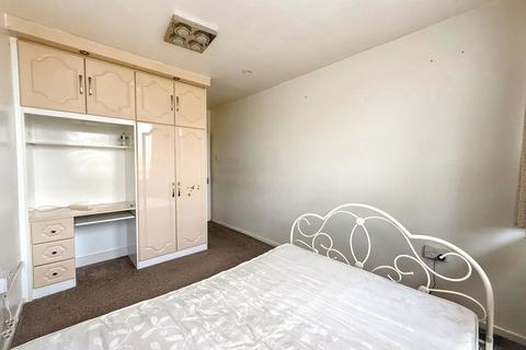 2 bedroom flat for sale, Baird Avenue, Southall, UB1 3LU