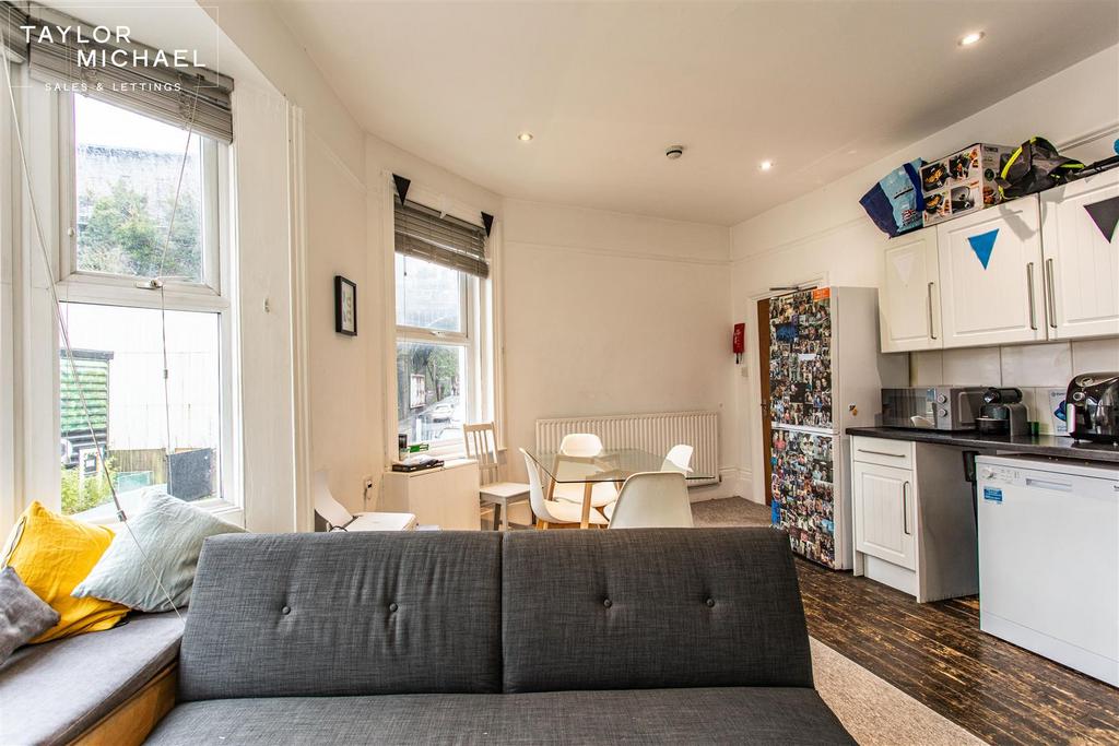 Kitchen / Living Room