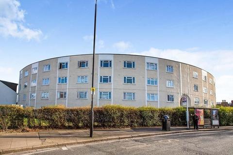2 bedroom flat to rent, High Street South, London