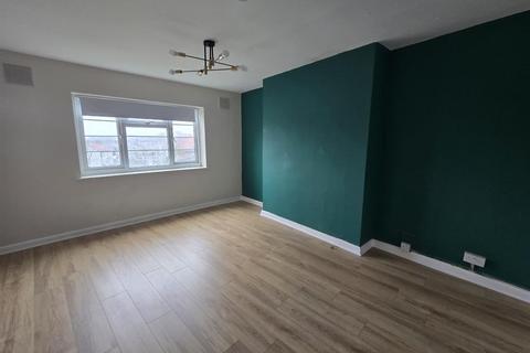 2 bedroom flat to rent, High Street South, London