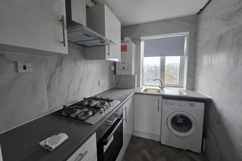 2 bedroom flat to rent, High Street South, London