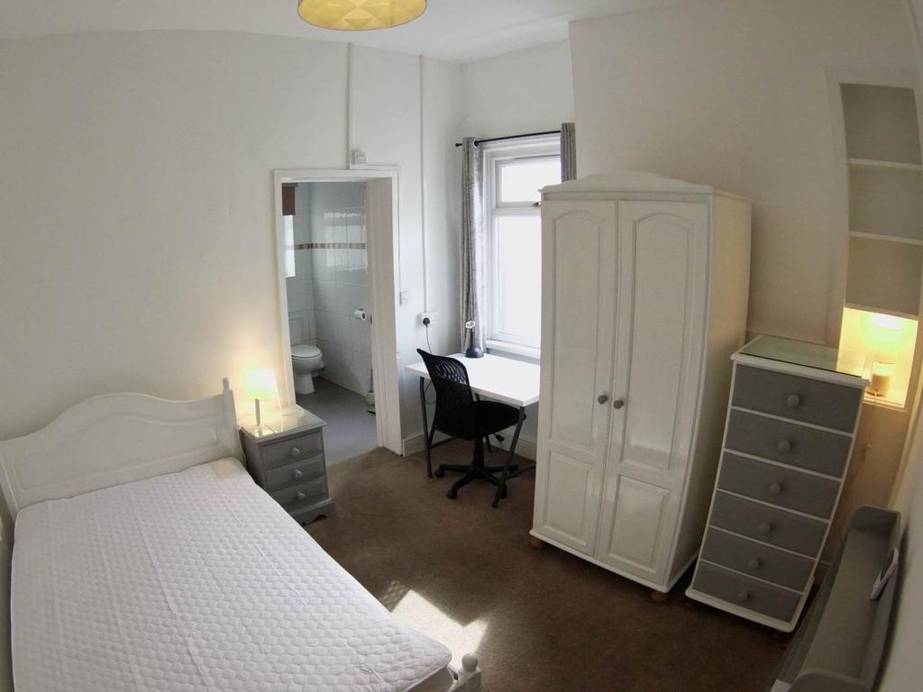 En suite bedroom