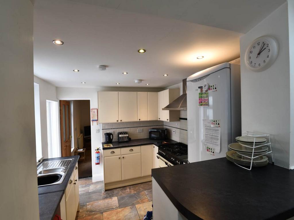Kitchen 5