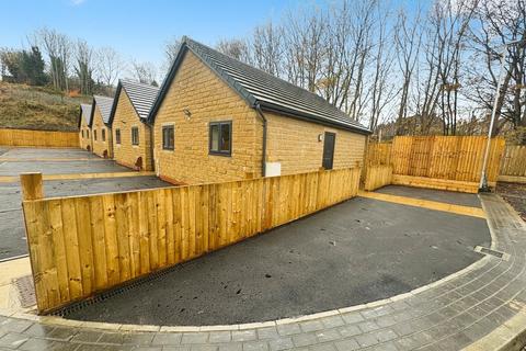 2 bedroom detached house to rent, Paddock Fields, Huddersfield HD4