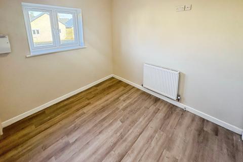 2 bedroom detached house to rent, Paddock Fields, Huddersfield HD4