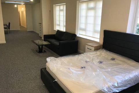 Studio to rent, London Road, Headington