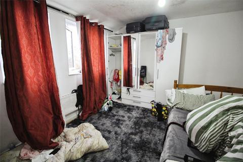 3 bedroom terraced house for sale, Chapman Avenue, Downs Barn, Milton Keynes