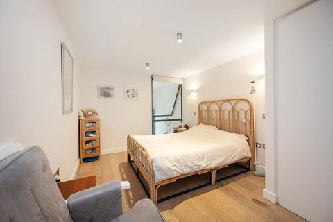 2 bedroom flat to rent, Richmond Road, Dalston, London, E8
