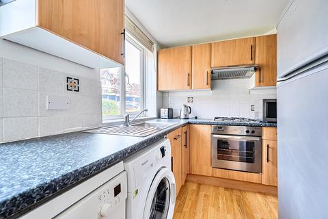 2 bedroom maisonette for sale, Amersham Hill, High Wycombe, Buckinghamshire
