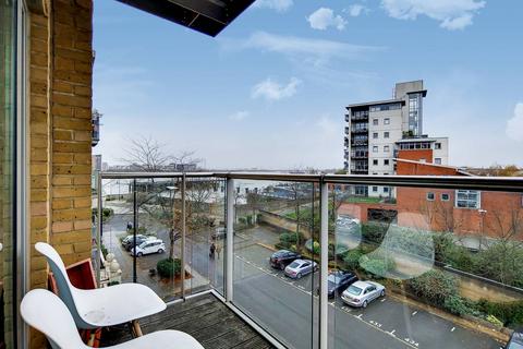 2 bedroom flat to rent, Argyll Road, Woolwich, London, SE18