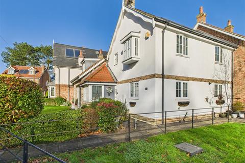 St Marys Walk, Swanland