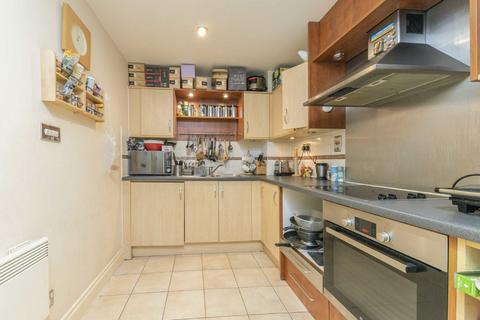 1 bedroom flat for sale, Smugglers Way, London SW18