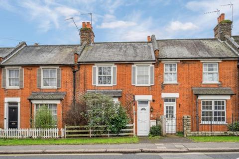 2 bedroom terraced house to rent, Rickmansworth Road, Pinner