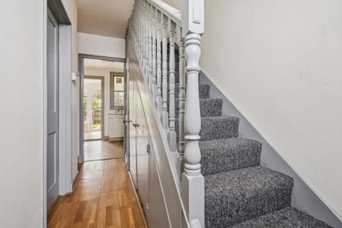 2 bedroom terraced house to rent, Rickmansworth Road, Pinner
