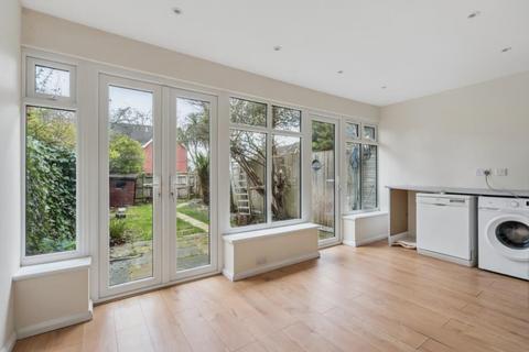 2 bedroom terraced house to rent, Rickmansworth Road, Pinner