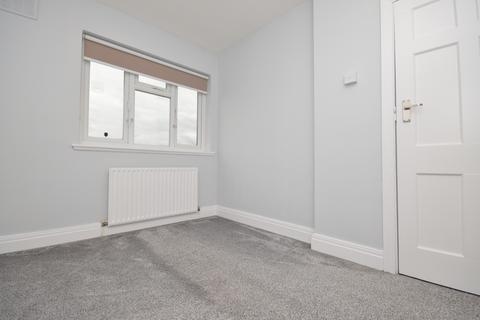 3 bedroom maisonette to rent, Claybury Broadway, Ilford, IG5 0LQ