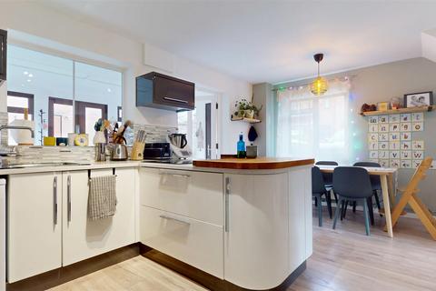 3 bedroom detached house for sale, Audley Mead, Milton Keynes MK13