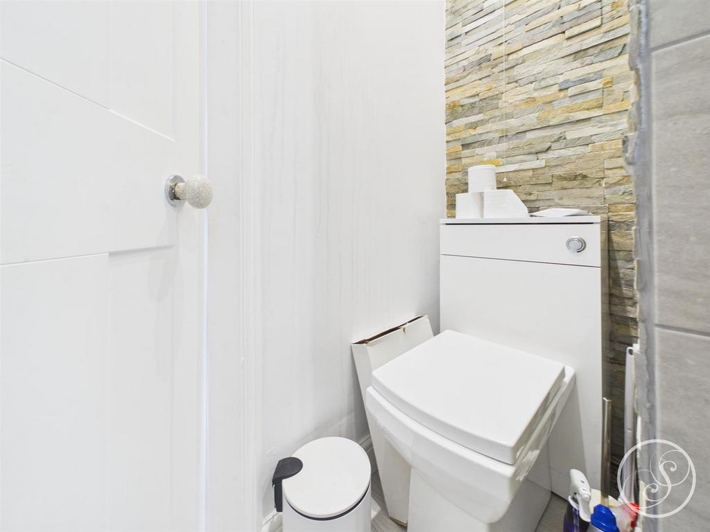 Jack and jill bathroom