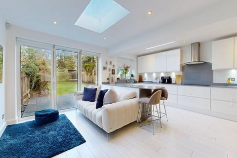 4 bedroom semi-detached house for sale, Kenneth Gardens, Stanmore, HA7