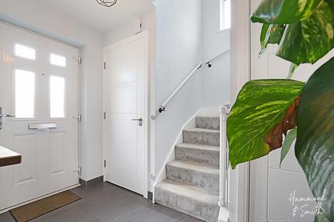 3 bedroom detached house for sale, Greenview Grove, Waltham Abbey EN9