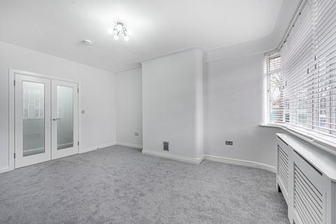 4 bedroom flat to rent, Adelaide Road, Belsize Park, London, NW3