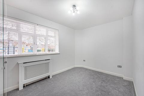 4 bedroom flat to rent, Adelaide Road, Belsize Park, London, NW3