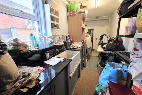 2 bedroom apartment for sale, Leigh Road, Leigh-on-Sea, Essex, SS9
