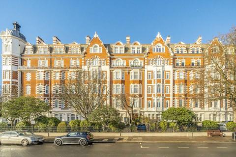 Prince Albert Road, London NW8